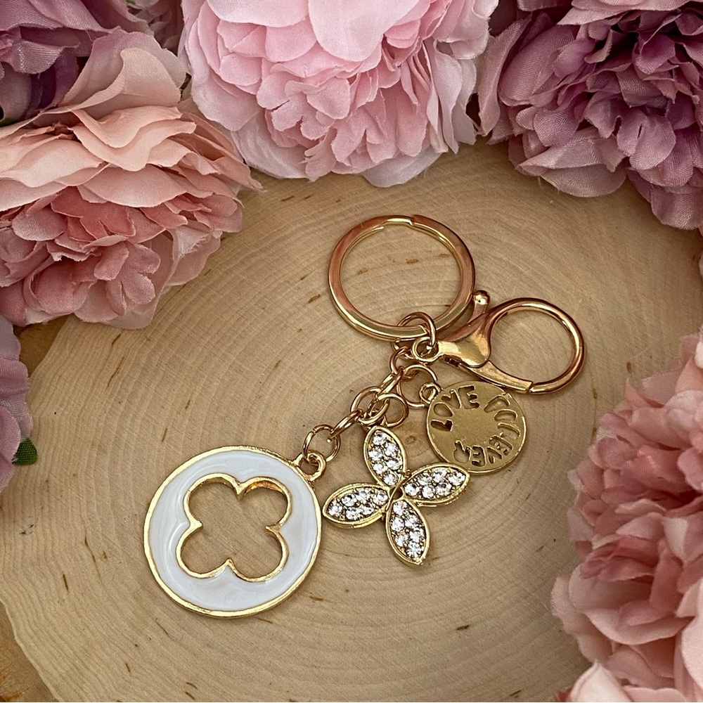 White and Gold Crystal Flower Clover Keychain Charm - Picture 9 of 15
